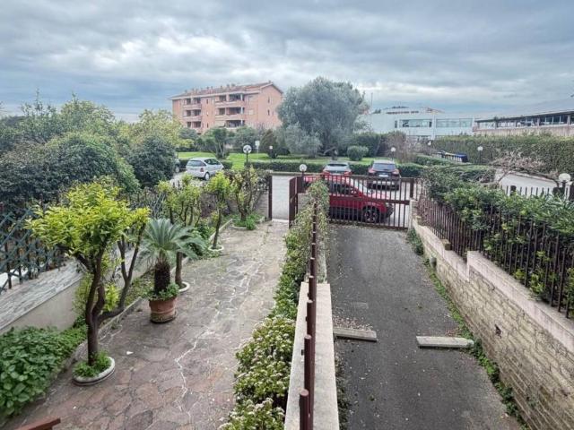 Villa Schiera in vendita a Municipio Roma XI, Roma Capitale