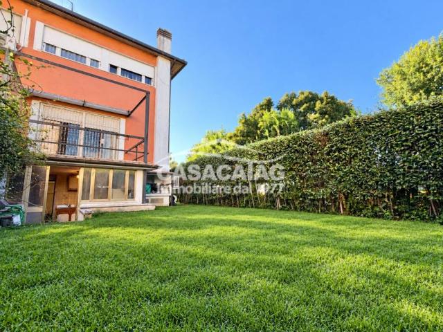 Villa Schiera in vendita a Casal Palocco, Roma