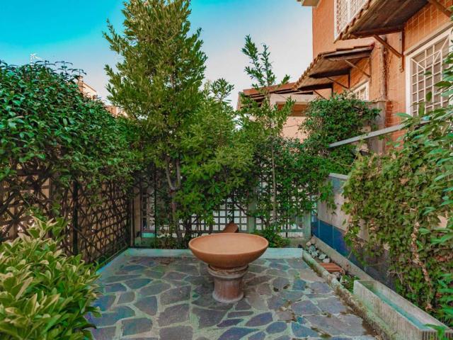 Villa Schiera in vendita a Acilia Sud, Roma