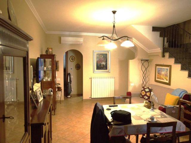 Villa Schiera in vendita a Finocchio, Roma Capitale