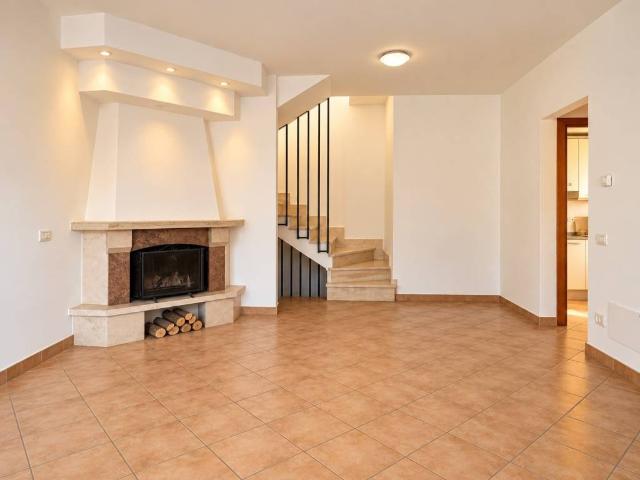 Villa Schiera in vendita a Castel Fusano, Roma