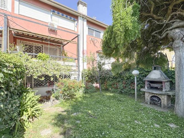 Villa Schiera in vendita a Casal Palocco, Roma