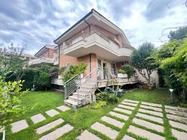 Villa Schiera in vendita a Municipio Roma IX, Roma Capitale