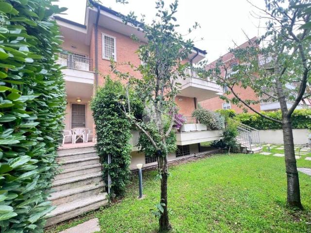 Villa Schiera in vendita a Municipio Roma IX, Roma Capitale