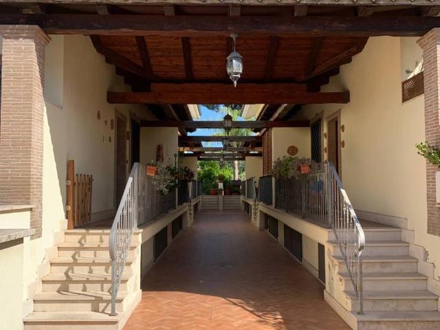 Villa Schiera in vendita a Acilia Sud, Roma