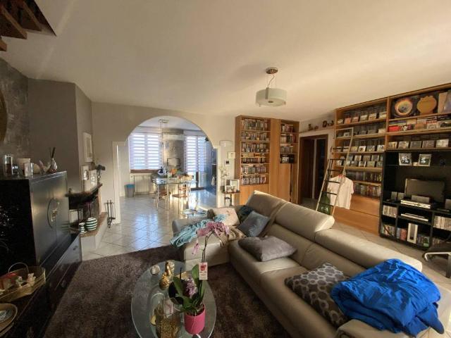 Villa Schiera in vendita a Piemonte, Novara
