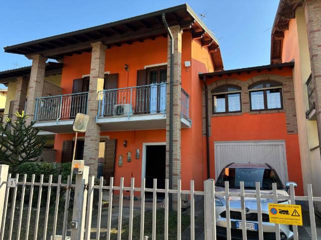 Villa Schiera in vendita a Roncaro, Lombardia
