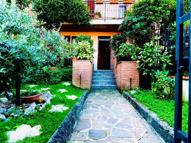 Villa Schiera in vendita a Roncello, Lombardia