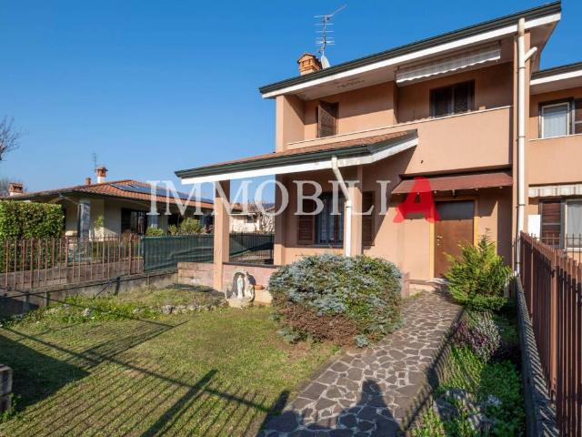 Villa Schiera in vendita a Roncello, Lombardia