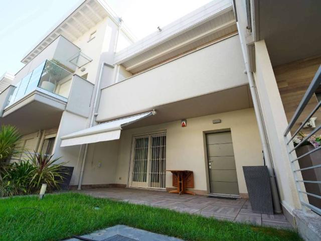 Villa Schiera in vendita a Roncello, Lombardia