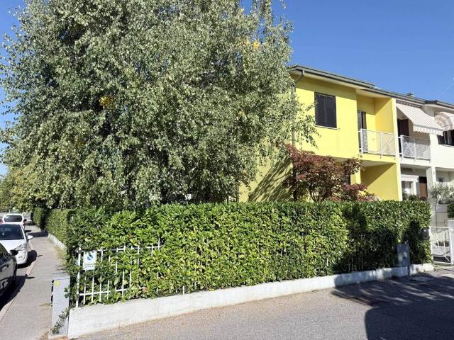 Villa Schiera in vendita a RONCHI CENTRO, Ronchi dei Legionari