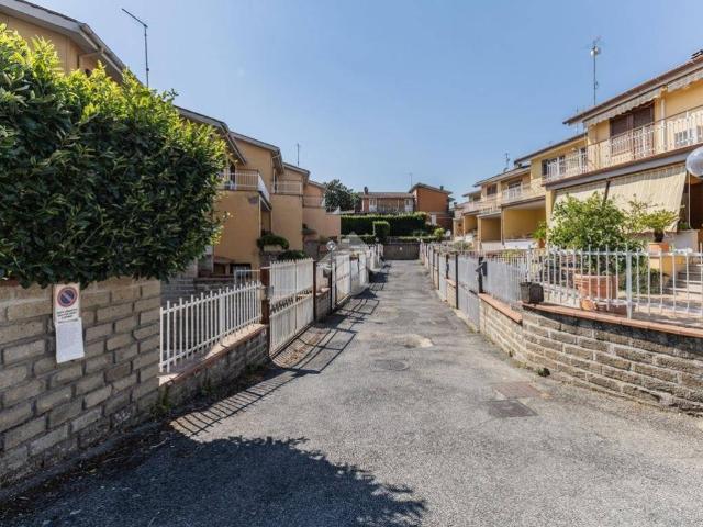 Villa Schiera in vendita a Ronciglione, Lazio