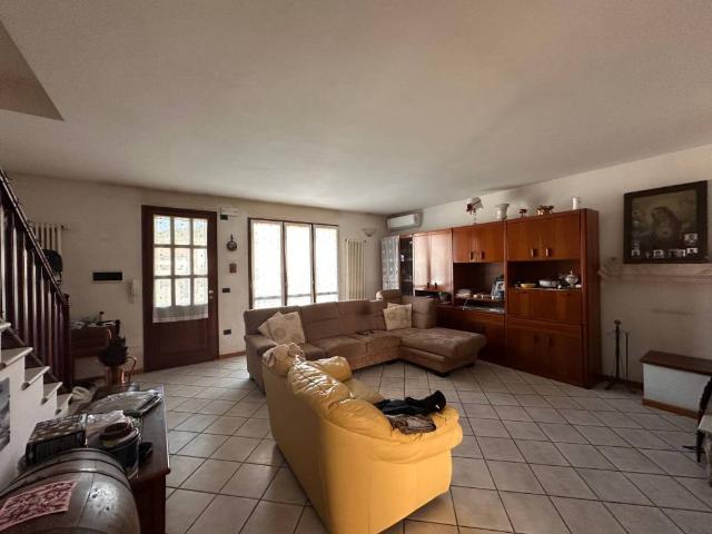 Villa Schiera in vendita a Gualdo, Roncofreddo