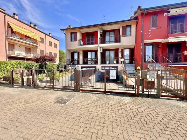 Villa Schiera in vendita a Unione dei Comuni I Fontanili, Rosate