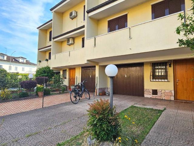 Villa Schiera in vendita a Unione dei Comuni I Fontanili, Rosate