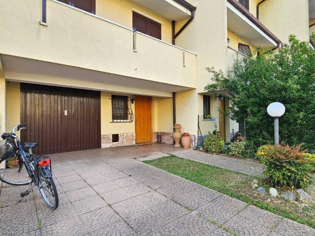 Villa Schiera in vendita a Unione dei Comuni I Fontanili, Rosate