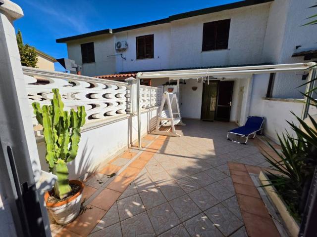 Villa Schiera in vendita a Marina di Roseto Capo Spulico, Roseto Capo Spulico