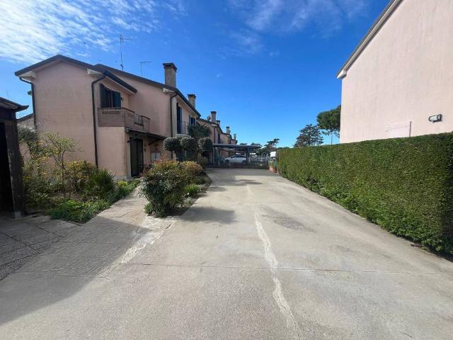 Villa Schiera in vendita a Villaggio Norge Polesine, Rosolina