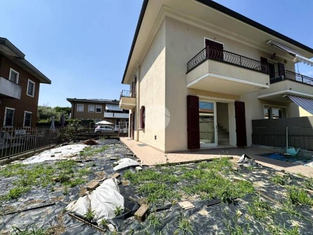 Villa Schiera in vendita a Villaggio Famiglia, Rovato