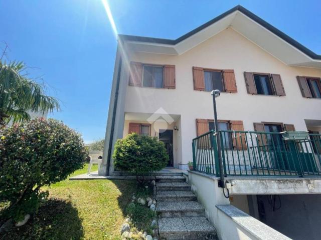 Villa Schiera in vendita a Rovellasca, Lombardia