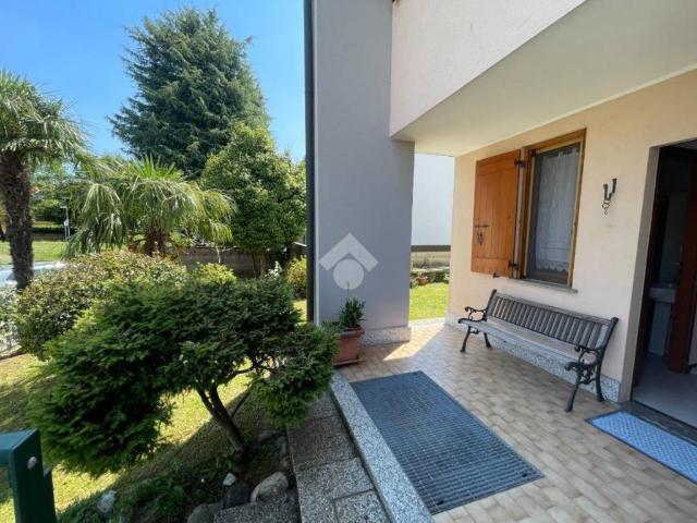 Villa Schiera in vendita a Rovellasca, Lombardia
