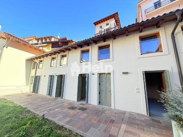 Villa Schiera in vendita a Comunità della Vallagarina, Borgo Sacco