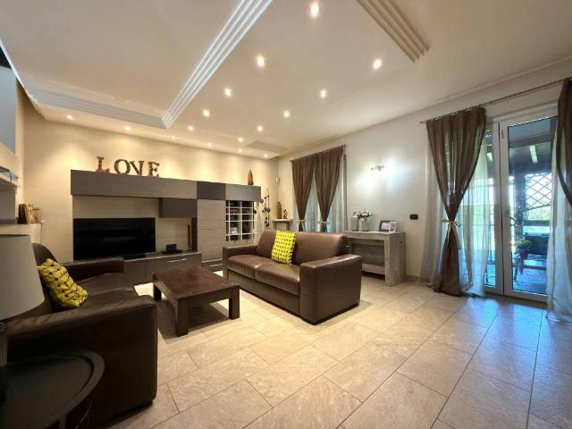 Villa Schiera in vendita a Rozzano, Lombardia