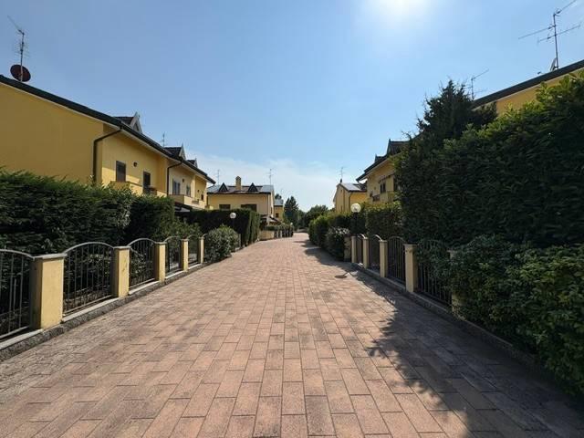 Villa Schiera in vendita a Pontesesto, Rozzano
