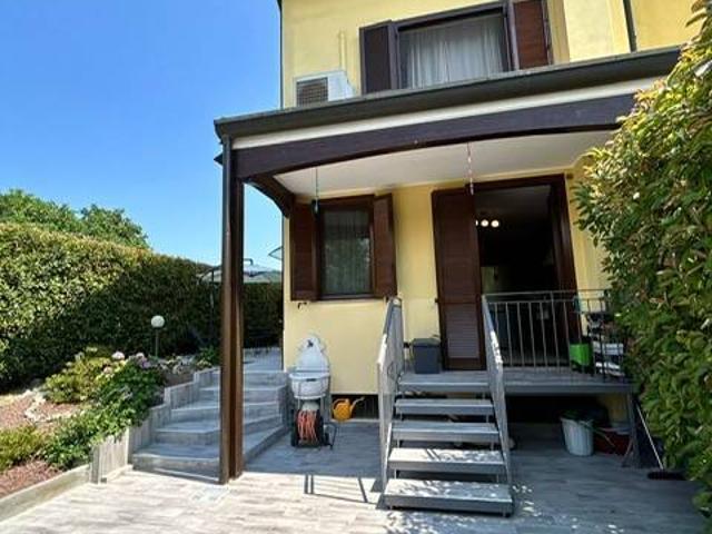 Villa Schiera in vendita a Pontesesto, Rozzano