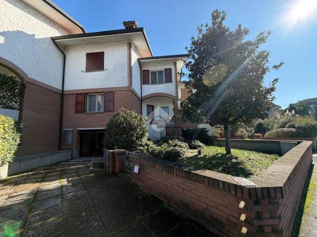 Villa Schiera in vendita a Russi, Reggio Emilia