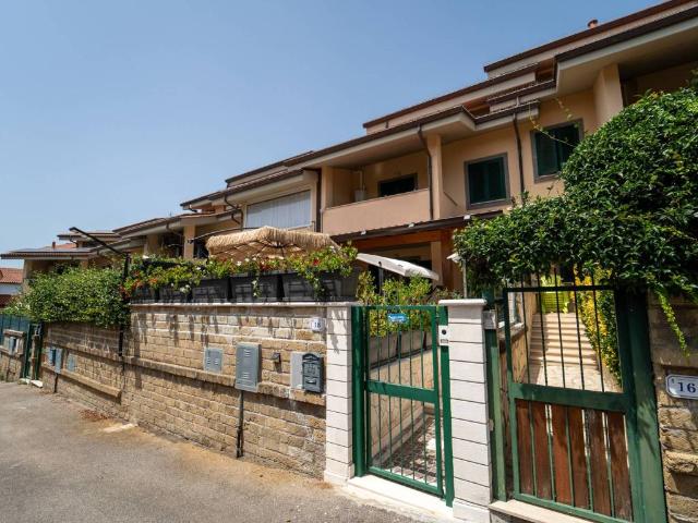 Villa Schiera in vendita a Sabaudia, Lazio