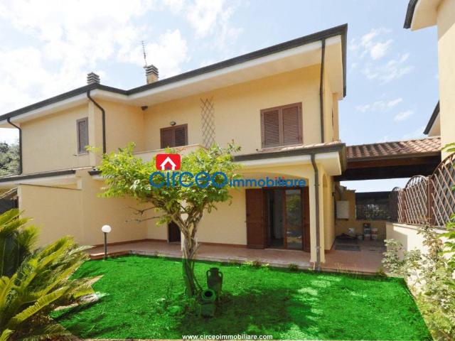 Villa Schiera in vendita a Sabaudia, Lazio