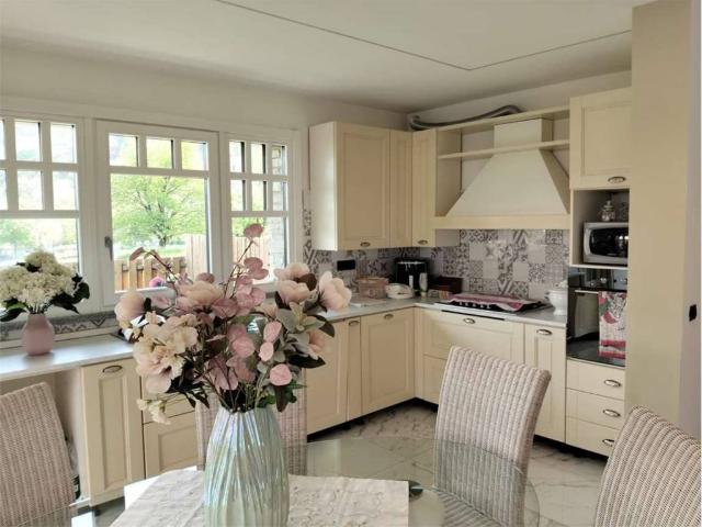 Villa Schiera in vendita a Saint Marcel, Aosta