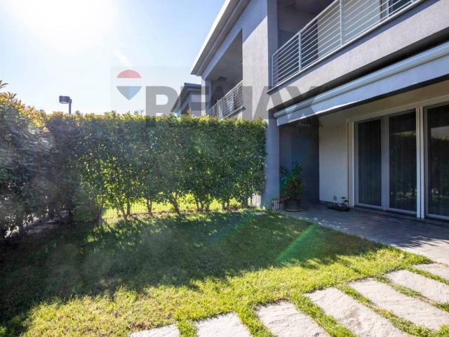 Villa Schiera in vendita a Samarate, Lombardia