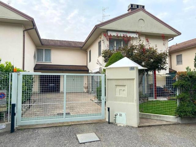 Villa Schiera in vendita a Samarate, Varese
