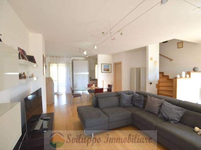 Villa Schiera in vendita a Salaria, Marche