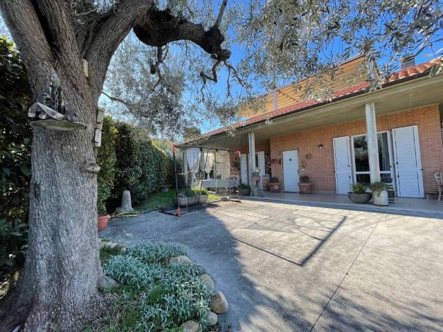 Villa Schiera in vendita a Ponterotto, Marche