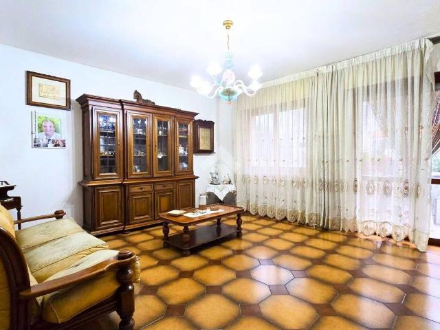 Villa Schiera in vendita a Marina di sotto, Marche