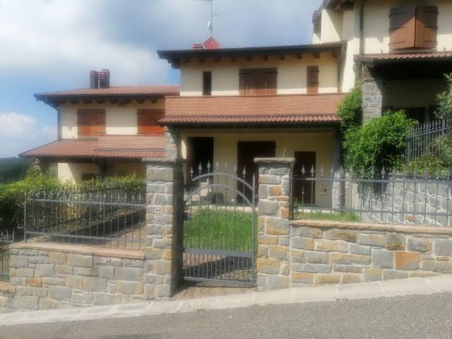 Villa Schiera in vendita a Unione dell'Appennino Bolognese, San Benedetto Val Di Sambro