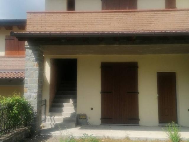Villa Schiera in vendita a Unione dell'Appennino Bolognese, San Benedetto Val Di Sambro