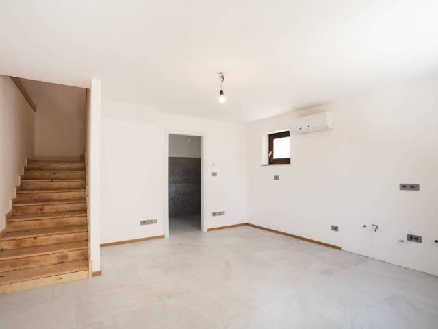 Villa Schiera in vendita a Log, San Dorligo Della Valle