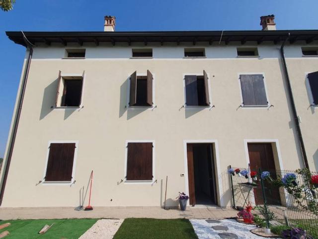 Villa Schiera in vendita a Unione Comuni Modenesi Area Nord, San Felice Sul Panaro