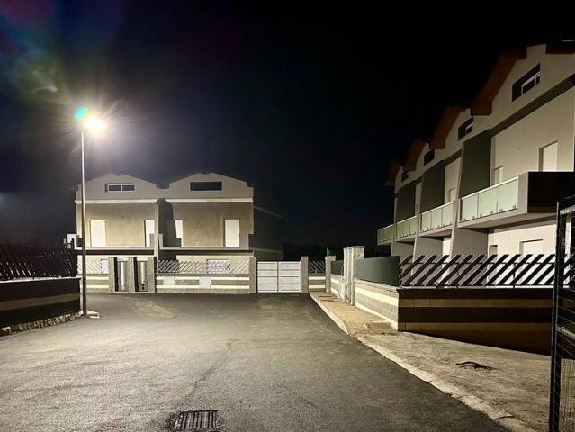 Villa Schiera in vendita a San Giovanni La Punta, Sicilia