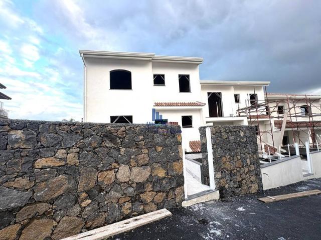 Villa Schiera in vendita a Trappeto, San Giovanni La Punta