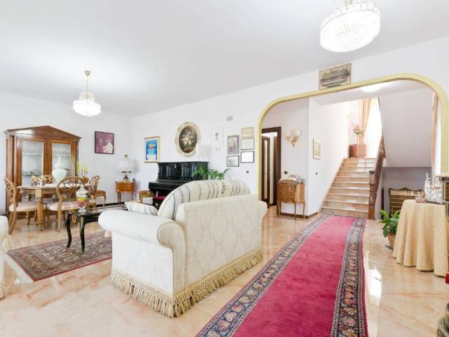 Villa Schiera in vendita a San Giovanni Teatino, Abruzzo
