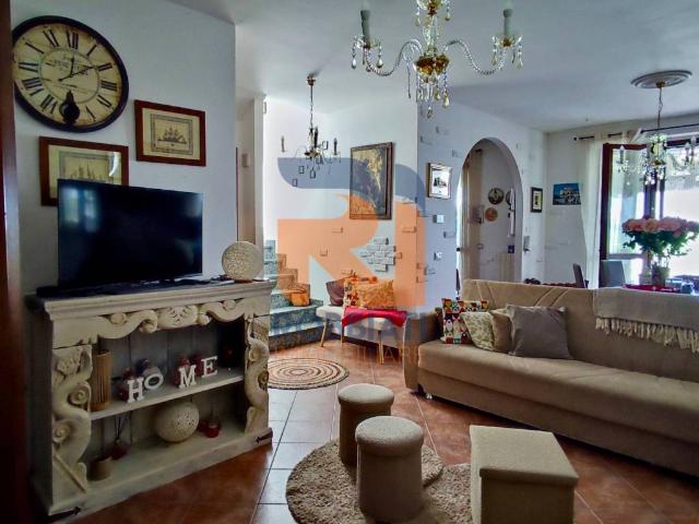 Villa Schiera in vendita a San Martino Siccomario, Lombardia
