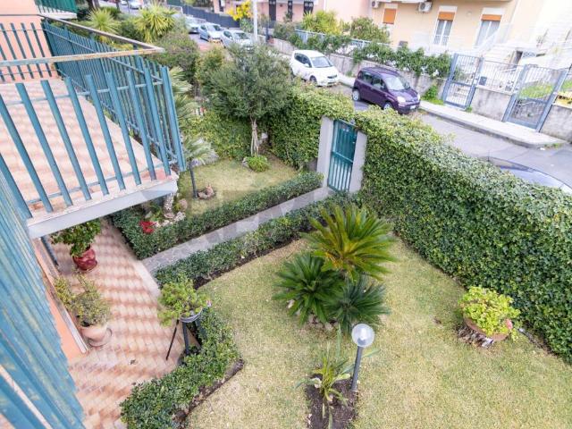 Villa Schiera in vendita a San Pietro Clarenza, Sicilia