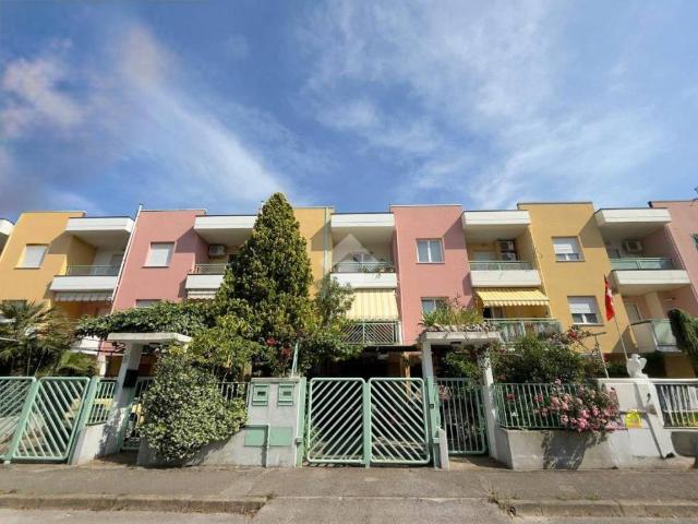 Villa Schiera in vendita a San Salvo, Abruzzo
