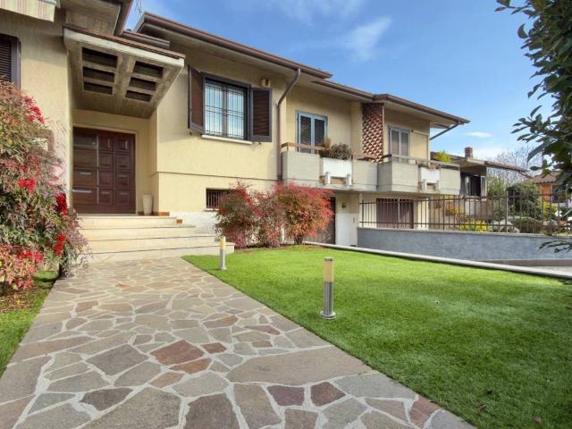 Villa Schiera in vendita a San Zeno Naviglio, Lombardia