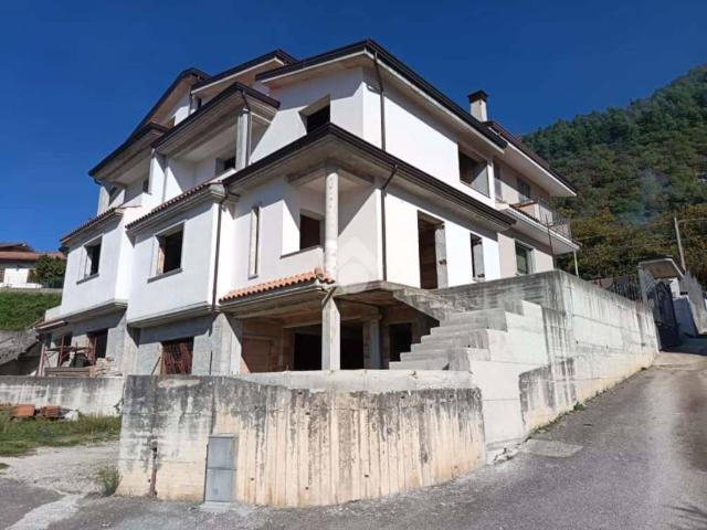 Villa Schiera in vendita a Santa Lucia Di Serino, Campania